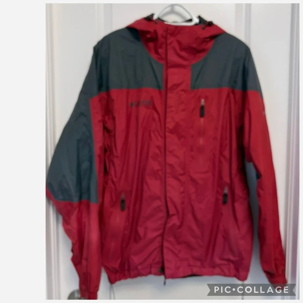 VINTAGE COLUMBIA SPORTSWEAR HOODED WINDBREAKER JACKET TITANIUM HIKING RAIN SHELL